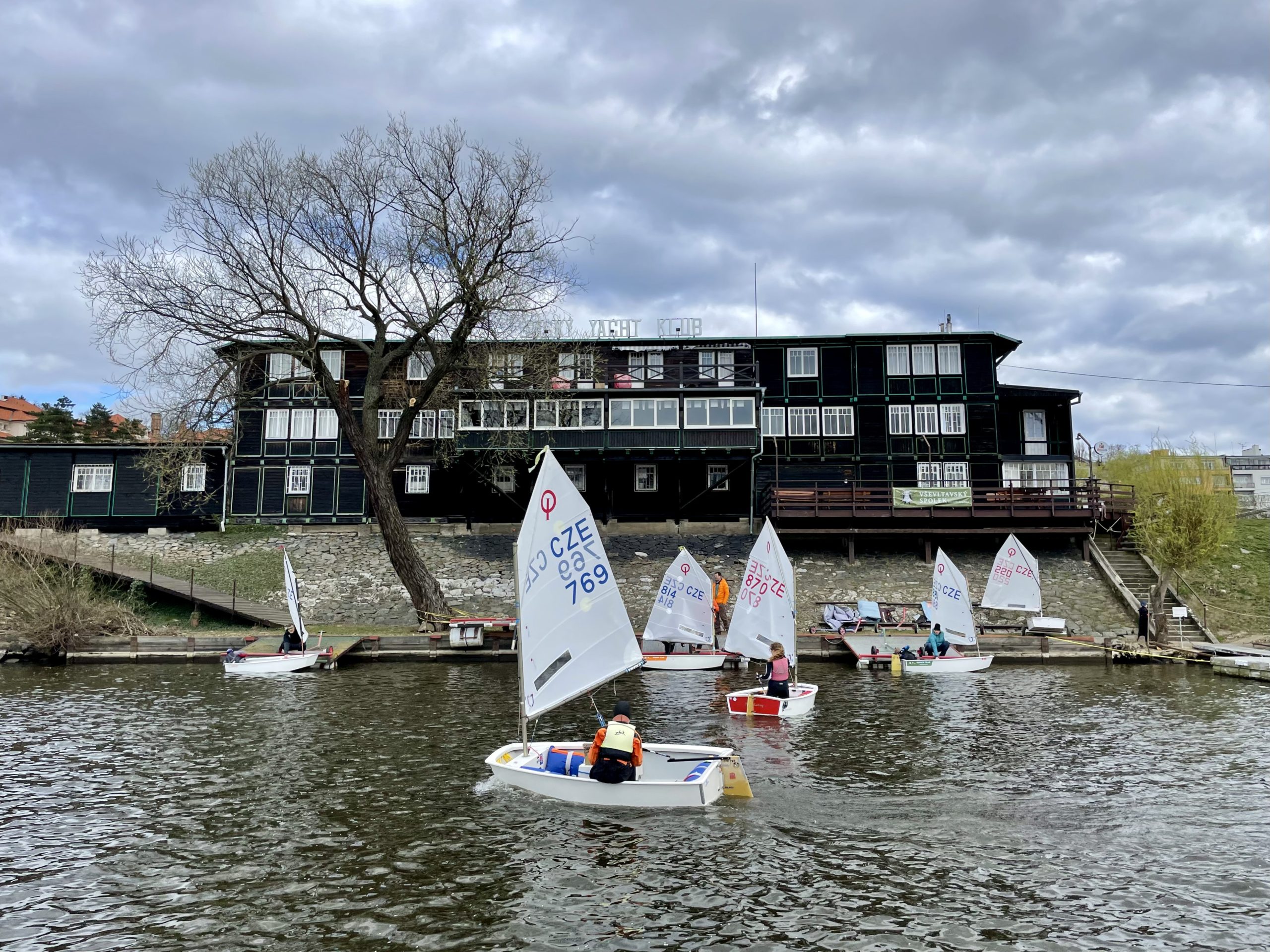 Pozvánka na pražské závody Českého Yacht Klubu